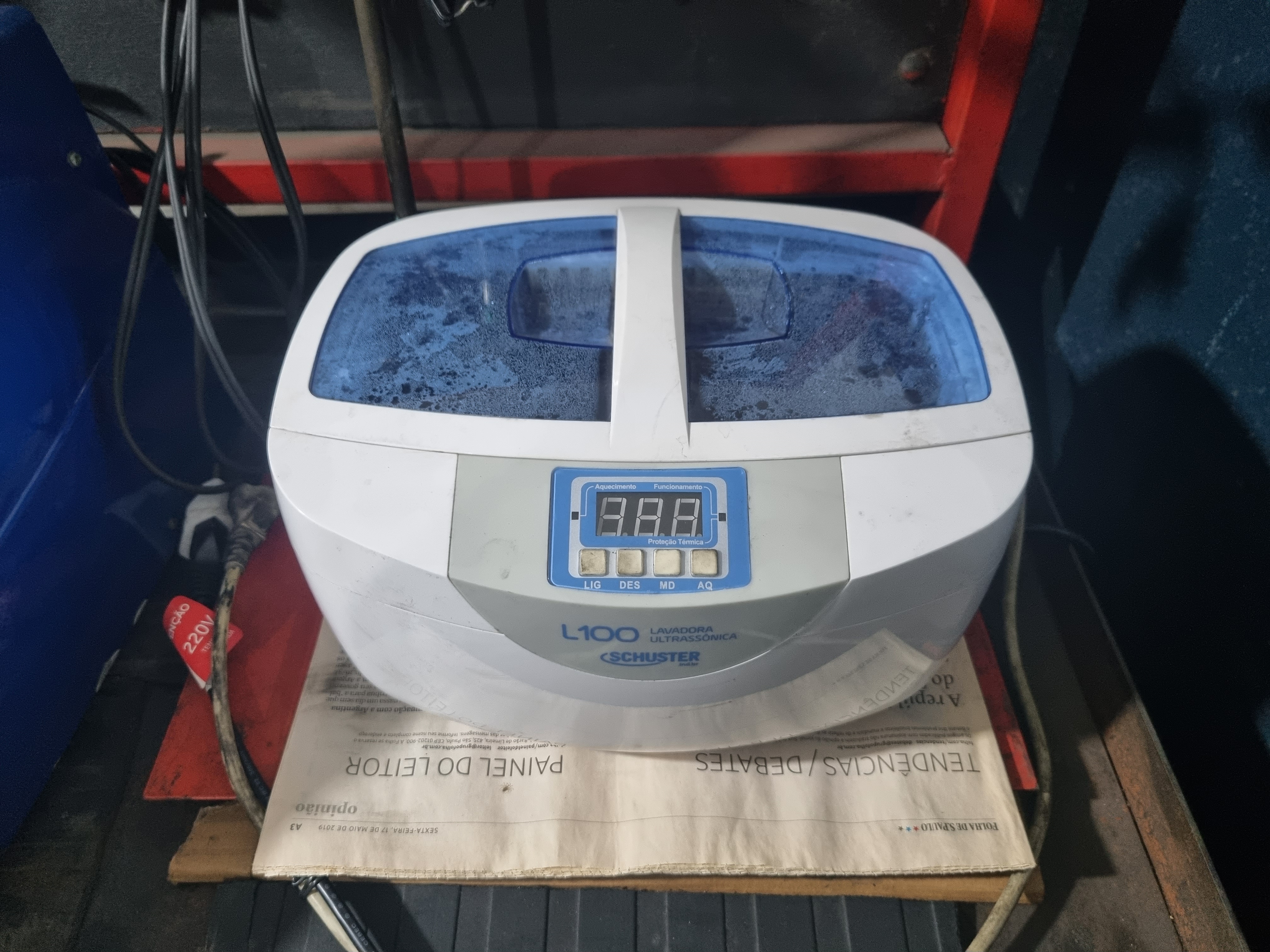 Lavadora ultrassom para limpeza de peças.