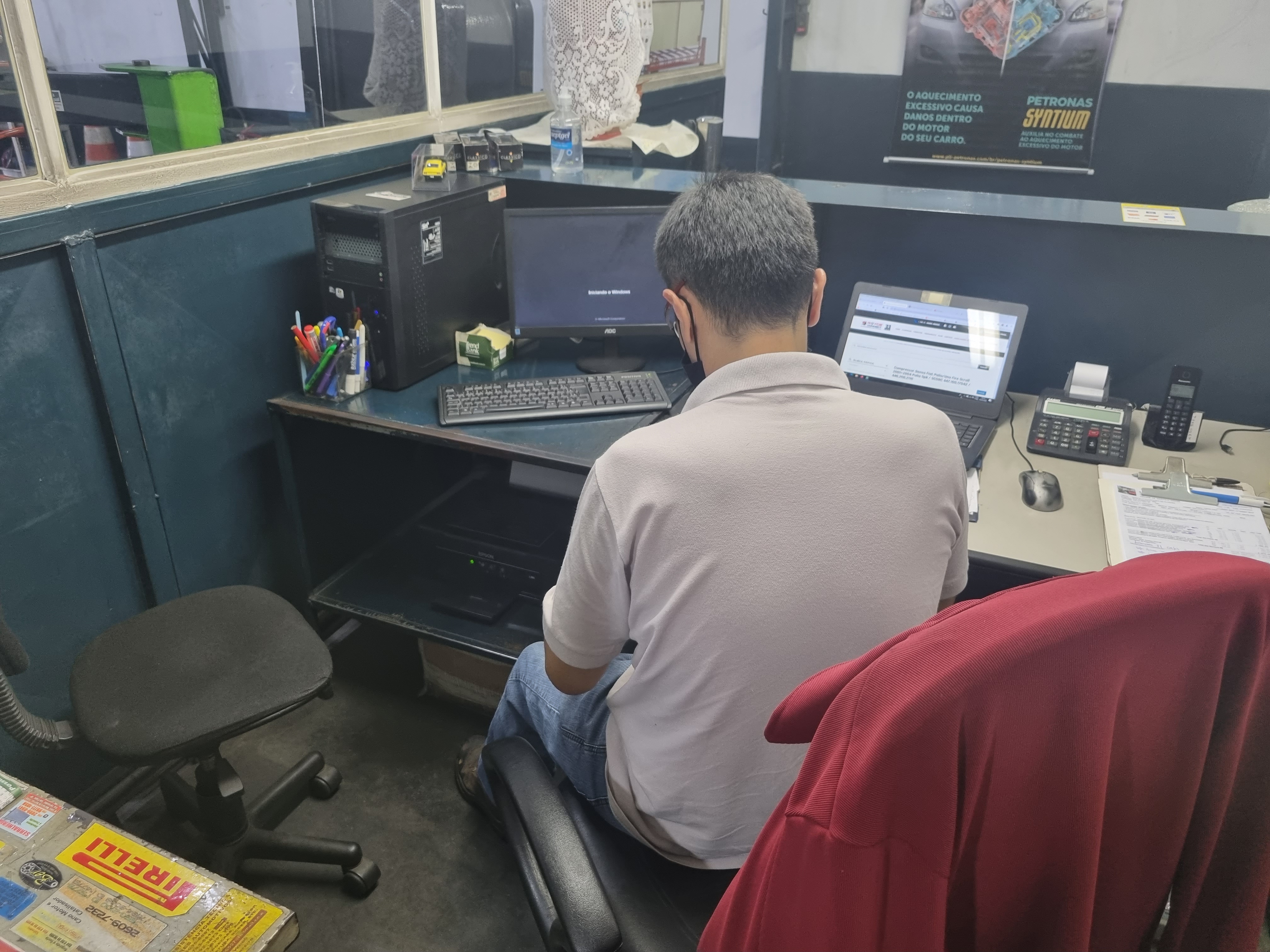Escritório onde atendemos os clientes e onde fazemos os orçamentos